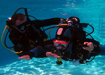 Become an Open Water Diver with Southampton Scuba Diving ken teaching open water